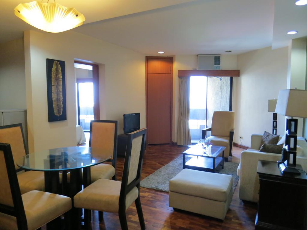 Midland Plaza Aparthotel Manila Exterior photo