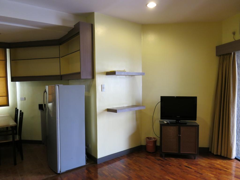 Midland Plaza Aparthotel Manila Exterior photo