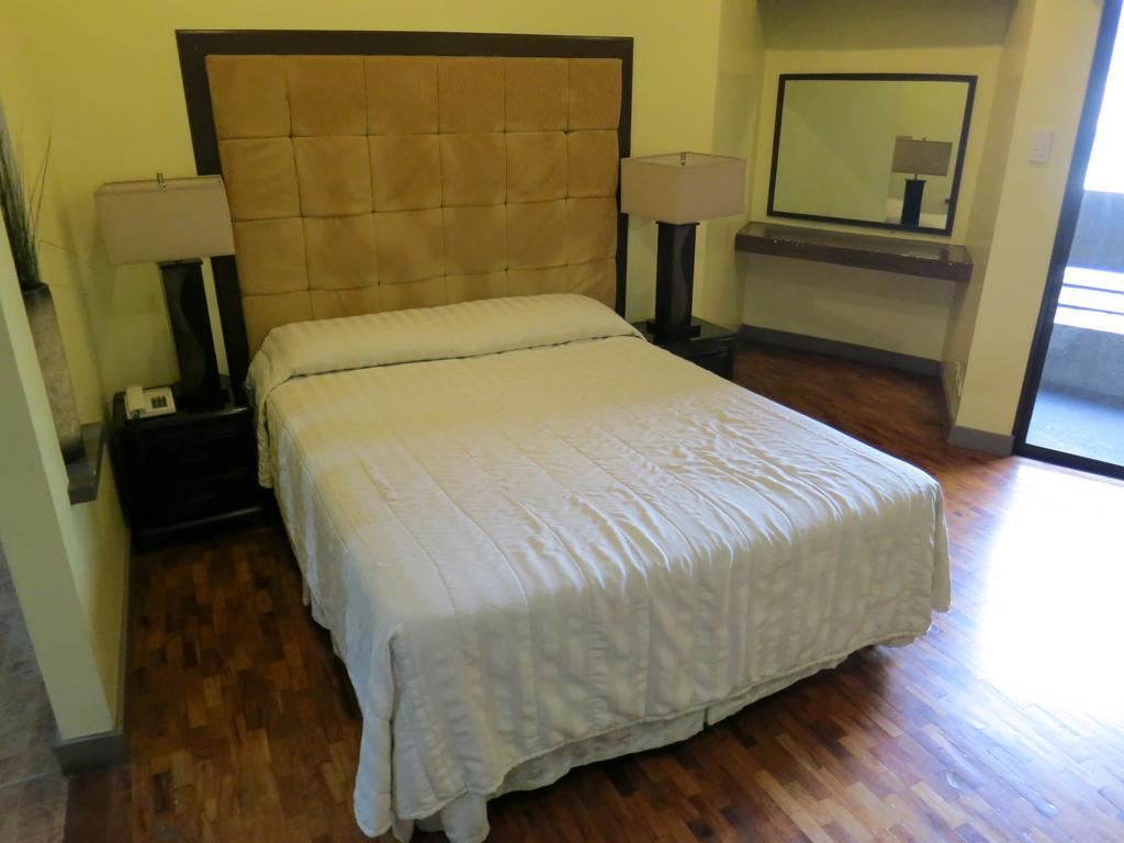 Midland Plaza Aparthotel Manila Exterior photo
